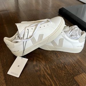 *NWT* Veja women’s Campo sneaker - size 39